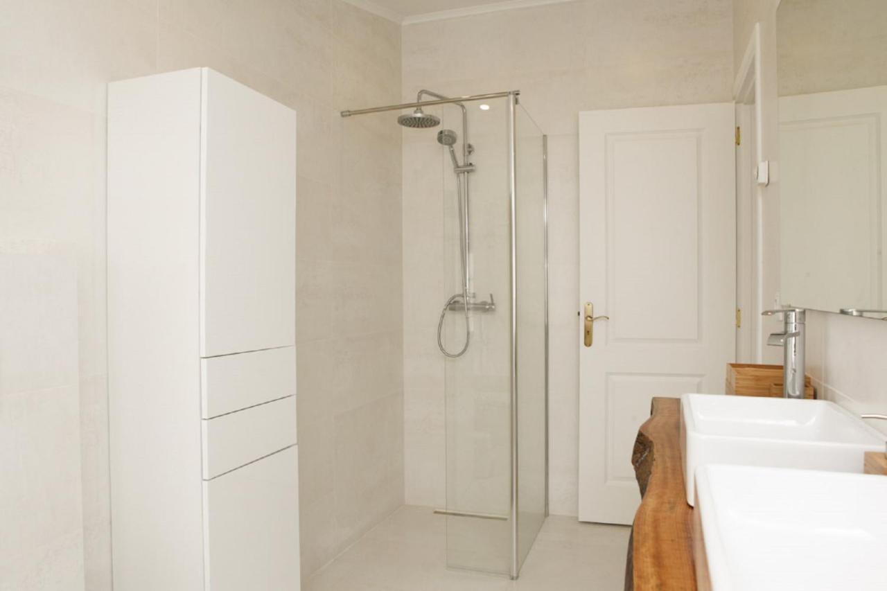 Cushy Apartment With Garden In Estoril Ngoại thất bức ảnh